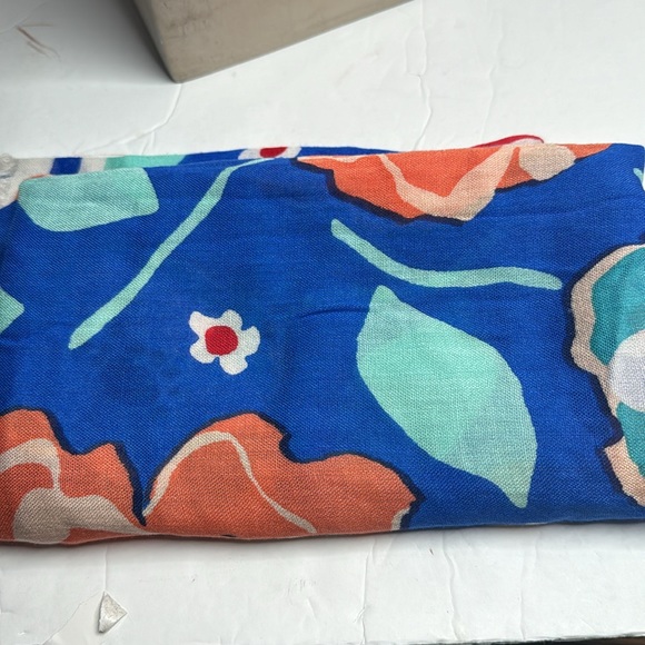 KATESPADE FLORAL SCARFS - Picture 7 of 7